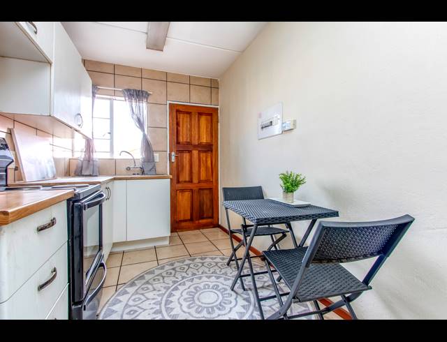 2 BEDROOM APARTMENT FOR SALE IN COMET